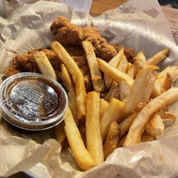 5 O'clock Somewhere Bar & Grill - Chicken fingers- kids menu