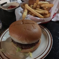 Baywood Lounge - Burger & fries