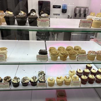 Lil' Cakes & Creamery - Cupcakes - Cupcakes Near Me - Sterling, Virginia Lil' Cakes & Creamery - Cupcakes - Cupcakes Near Me - Sterling, Virginia