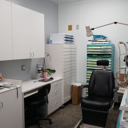Almaden Optometric Associates - Clean exam room