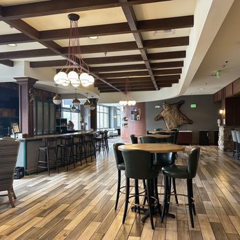 Embassy Suites by Hilton Anchorage - Bar/restaurant area - Hotels Near Me - Anchorage, Alaska Embassy Suites by Hilton Anchorage - Bar/restaurant area - Hotels Near Me - Anchorage, Alaska