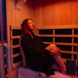 Relax, breathe & reset.  Halotherapy surrounds you with microscopic dry salt particles for a peaceful, refreshing wellness experience.