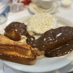 Richie's Real American Diner - Meatloaf Dinner with Mashed Potatoes & Gravy, and a side of Creamed Corn