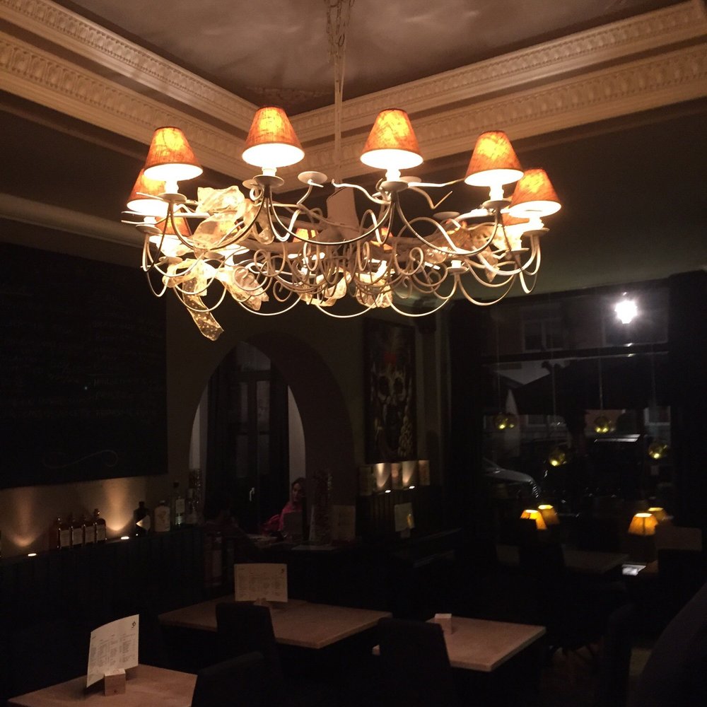 36 Baronomie - Great ambiance in the main room. - Wine Bars Near Me - Woluwé-Saint-Lambert, BRU