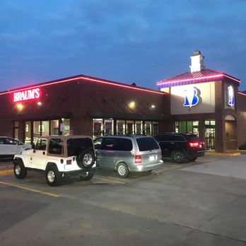 Braum's - cars parked in front of a restaurant - Burgers Near Me - Claremore, Oklahoma Braum's - cars parked in front of a restaurant - Burgers Near Me - Claremore, Oklahoma