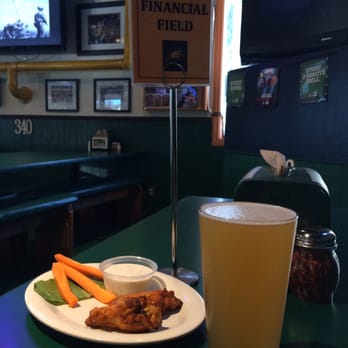Stadium Pizza - Happy Hour - $3 Beer to the brim, 50¢ wings, $1 pizza slices to name a few - Pizza Near Me - Temecula, California