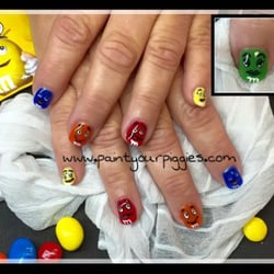 Paint Your Piggies Salon - Hand painted nail art