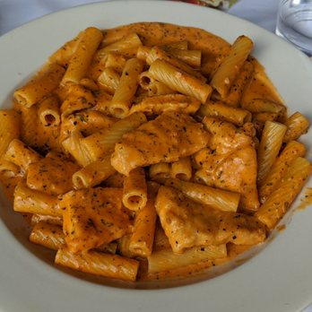 Cafe Al Dente - Rigatoni a la vodka, creamy and simple. Chicken added. - Italian Near Me - Oyster Bay, New York Cafe Al Dente - Rigatoni a la vodka, creamy and simple. Chicken added. - Italian Near Me - Oyster Bay, New York
