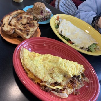 Afternoon Delight - Omelettes, raisin toast, and Famous Fresh Bran Muffins - American Near Me - Ann Arbor, Michigan Afternoon Delight - Omelettes, raisin toast, and Famous Fresh Bran Muffins - American Near Me - Ann Arbor, Michigan
