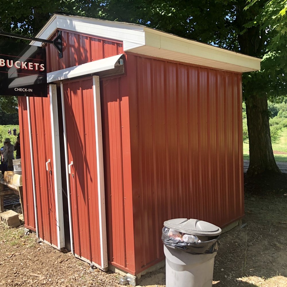Hazen's Farm - Pick up buckets to take to the fields - Farmers Market Near Me - Howell, Michigan