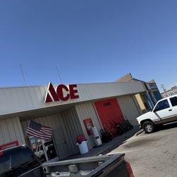 Rios Ace Hardware - Outside