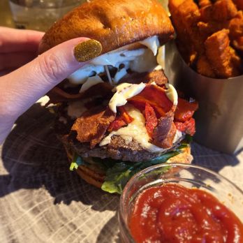 HOLSTEINS - Gold Standard - Burgers Near Me - Las Vegas, Nevada