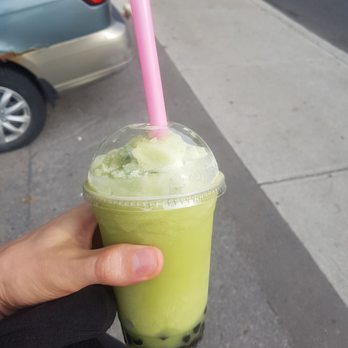 Sak's Sandwicherie - "bubble tea" au matcha - plutôt de la slush - 5$ et quelques - taille unique - Sandwiches Near Me - Montreal, Quebec