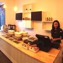 Bibimbox - Service rapide le midi pour manger sur place ou à emporter. Restaurant traditionnel le soir avec service à la table.
