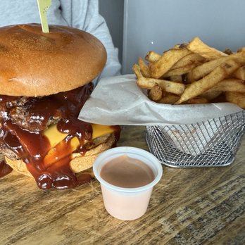 Arshel’s Loaded Burgers - Zion burger and fries - Tacos Near Me - Beaver, Utah