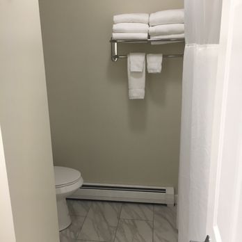 The Ledges by the Bay - Clean, updated bathroom - Hotels Near Me - Rockport, Maine The Ledges by the Bay - Clean, updated bathroom - Hotels Near Me - Rockport, Maine