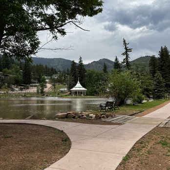The Outlook Lodge - Nearby park and gazebo. - Guest Houses Near Me - Green Mountain Falls, Colorado