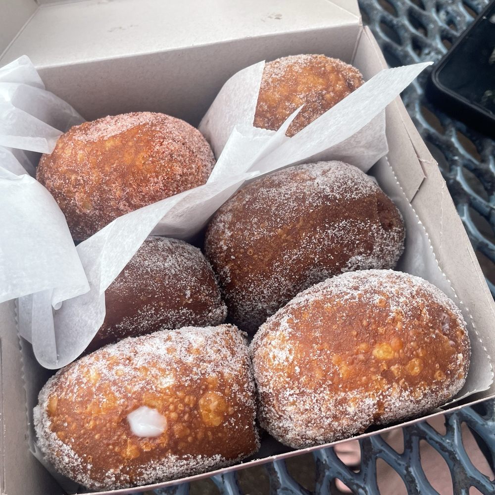Leonard's Bakery - all 6! - Desserts Near Me - Honolulu, Hawaii Leonard's Bakery - all 6! - Desserts Near Me - Honolulu, Hawaii