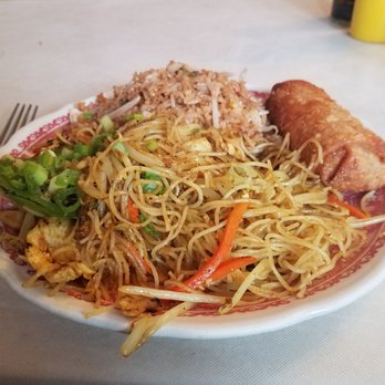 Dragon Light - Singapore Noodles, fried rice and an egg roll - Chinese Near Me - Cleveland, Ohio Dragon Light - Singapore Noodles, fried rice and an egg roll - Chinese Near Me - Cleveland, Ohio