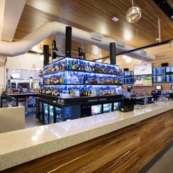 Stewarts Hotel Coolum Beach - Grab a drink at the bar