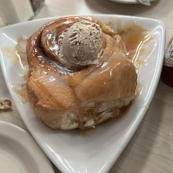 Dream Cafe - Cinnamon Roll - Breakfast & Brunch Near Me - Grand Junction, Colorado