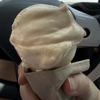 Culver’s - This is how they handed me Georgia peach ice cream cone - Fast Food Near Me - Palmetto, Florida