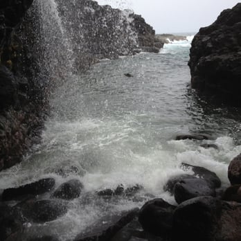 Queen's Bath - Inside Queen's Bath during low tide - Landmarks & Historical Buildings Near Me - Princeville, Hawaii
