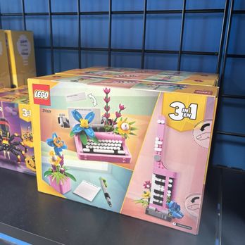 Bricks & Minifigs - Legos - Toy Stores Near Me - Charleston, South Carolina