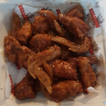 Hooters - Sports Bars Near Me - Niagara Falls, Ontario