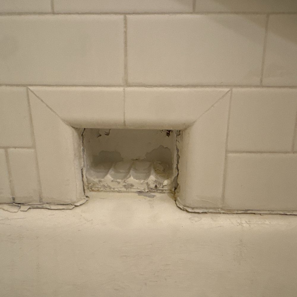 Holland Hotel - Dirtys bathtub soap dish - Hotels Near Me - Alpine, Texas Holland Hotel - Dirtys bathtub soap dish - Hotels Near Me - Alpine, Texas
