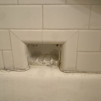 Holland Hotel - Dirtys bathtub soap dish - Hotels Near Me - Alpine, Texas