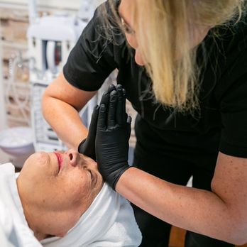 Bella Nuova Day Spa - "Donna is truly gifted when it comes to facials. She has the best massage techniques and products. I am always sad when it's over." - Skin Care Near Me - Bend, Oregon