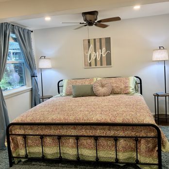 Lamb's Rest Inn - Buttertub Suite - King bedroom - Bed & Breakfast Near Me - New Braunfels, Texas Lamb's Rest Inn - Buttertub Suite - King bedroom - Bed & Breakfast Near Me - New Braunfels, Texas