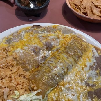 El Rodeo Mexican Restaurant - Chile Relleno and beef enchilada plate - Mexican Near Me - Clovis, California El Rodeo Mexican Restaurant - Chile Relleno and beef enchilada plate - Mexican Near Me - Clovis, California
