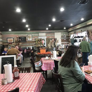 R House - Inside - Fast Food Near Me - Columbia, Mississippi