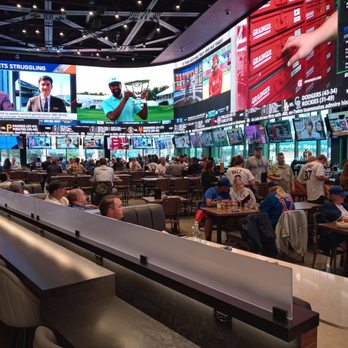DraftKings Sportsbook at Wrigley Field - Pubs Near Me - Chicago, Illinois DraftKings Sportsbook at Wrigley Field - Pubs Near Me - Chicago, Illinois