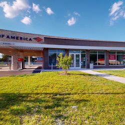 Bank of America Financial Center - Storefront