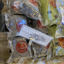 Black sesame roll