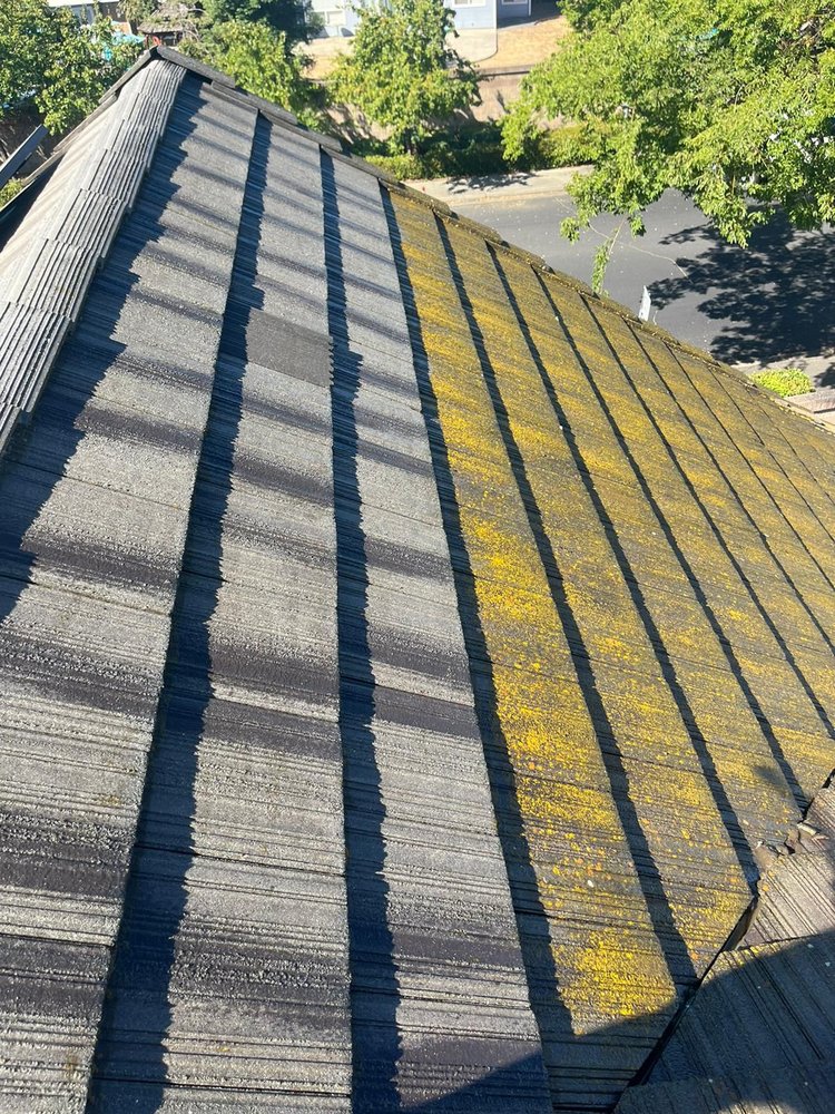 Slide of Tommy´s Roofing