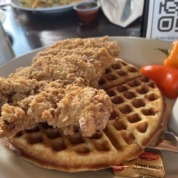 Pub 70 - Fried Chicken & Waffles - Pubs Near Me - Seattle, Washington