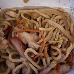 6. House Special Lo Mein. Large portion and a lot of meat, but BLAND 6. House Special Lo Mein. Large portion and a lot of meat, but BLAND