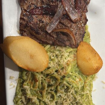 Lima Peruvian Restaurant - Tallarín Verde con Bistec Frito - Peruvian Near Me - Beaverton, Oregon