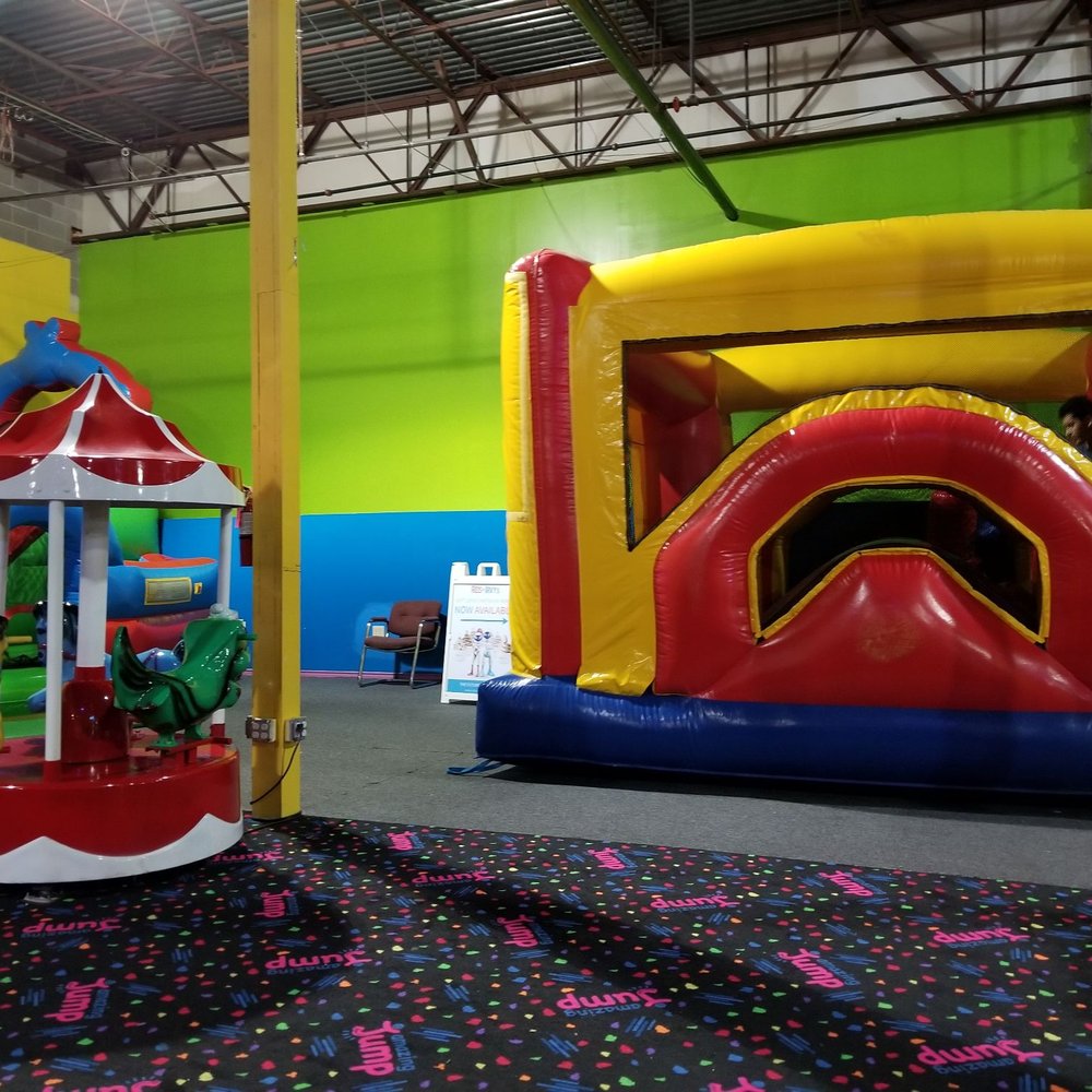 Amazing Air - 2 inflatables - Trampoline Parks Near Me - San Antonio, Texas