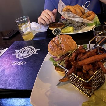 Aces & Ales - Sports Bars Near Me - Las Vegas, Nevada