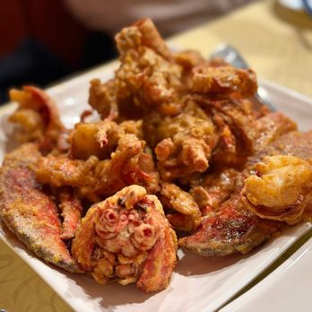 Kirin Chinese Fusion - 鹹蛋黃金沙炒龍蝦啖啖肉 - Dim Sum Near Me - Mountain View, California Kirin Chinese Fusion - 鹹蛋黃金沙炒龍蝦啖啖肉 - Dim Sum Near Me - Mountain View, California
