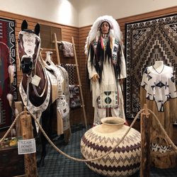 Majestic View Lodge - Native American exhibit in the hotel lobby.