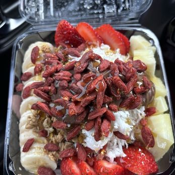 Sidewalk Juice - Original Açaí bowl sub blueberries for pineapple add Nutell, goji berries and honey - Juice Bars & Smoothies Near Me - San Francisco, California
