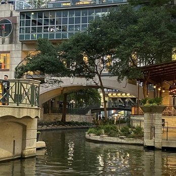 Yard House - New American Near Me - San Antonio, Texas