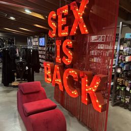 The sitting area when girll was still shopping and I've had enough.... The sitting area when girll was still shopping and I've had enough....