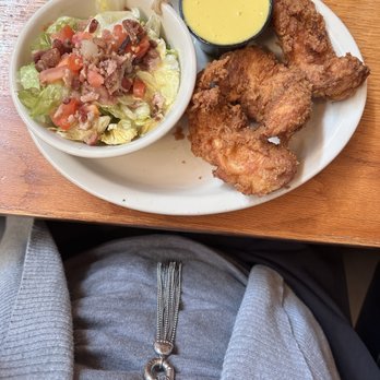 The Boundary House Restaurant - Chicken, tender, lunch special with a side salad of the calabash salad very yummy - American Near Me - Calabash, North Carolina